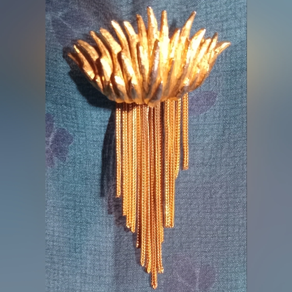 Vintage Goldtone MCM Brooch Lapel Pin Flowing Wheat Jellyfish Unsigned